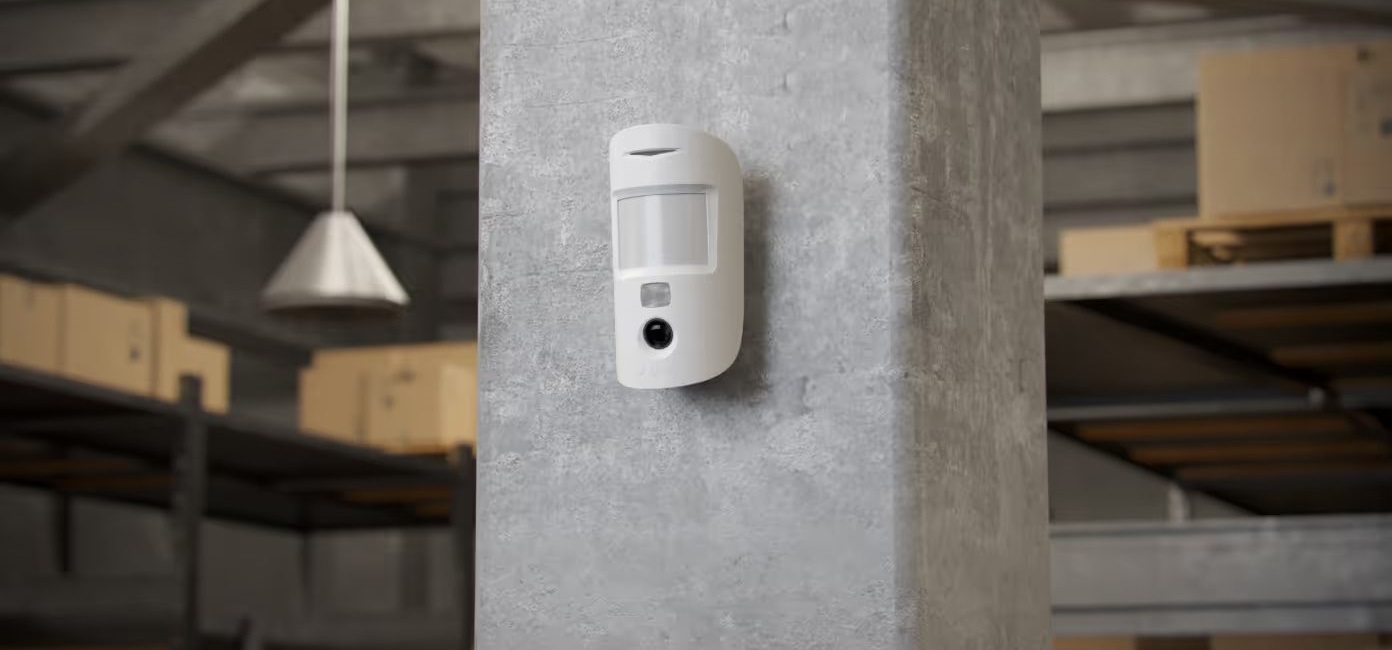 Бездротовий фотодетектор руху Ajax HDR MotionCam (PhOD) білий з розширеними можливостями Бездротовий сповіщувач руху Ajax HDR MotionCam (PhOD) білого кольору з розширеним функціоналом